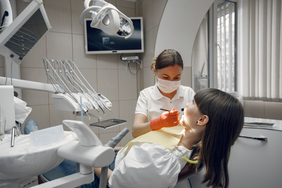 Tratarea unei carii prin obturație dentară